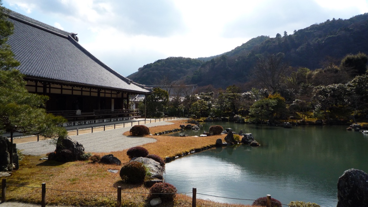 Shakkei at Tenryū-ji — Mt. Arashiyama borrowed into the garden